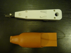 Indispensable dès qu'un panneau de brassage doit être câblé dans les règles : le punch down tool.