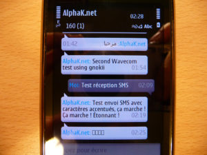 Les messages envoyés par le shell sont reçus sur le mobile, et plus ou moins bien affichés en fonction du jeu de caractères constituant chacun d'entre eux.
