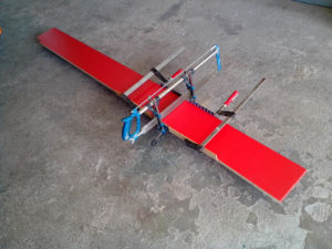 Avec un panneau de bois plus large d'un centimètre, j'aurais dû trouver un autre modèle de scie...